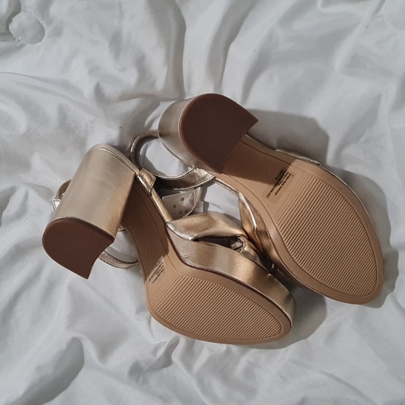 A New Day - Women's Chunky Block High Buckle Heels Gold Sz,7 - Picture 6 of 6